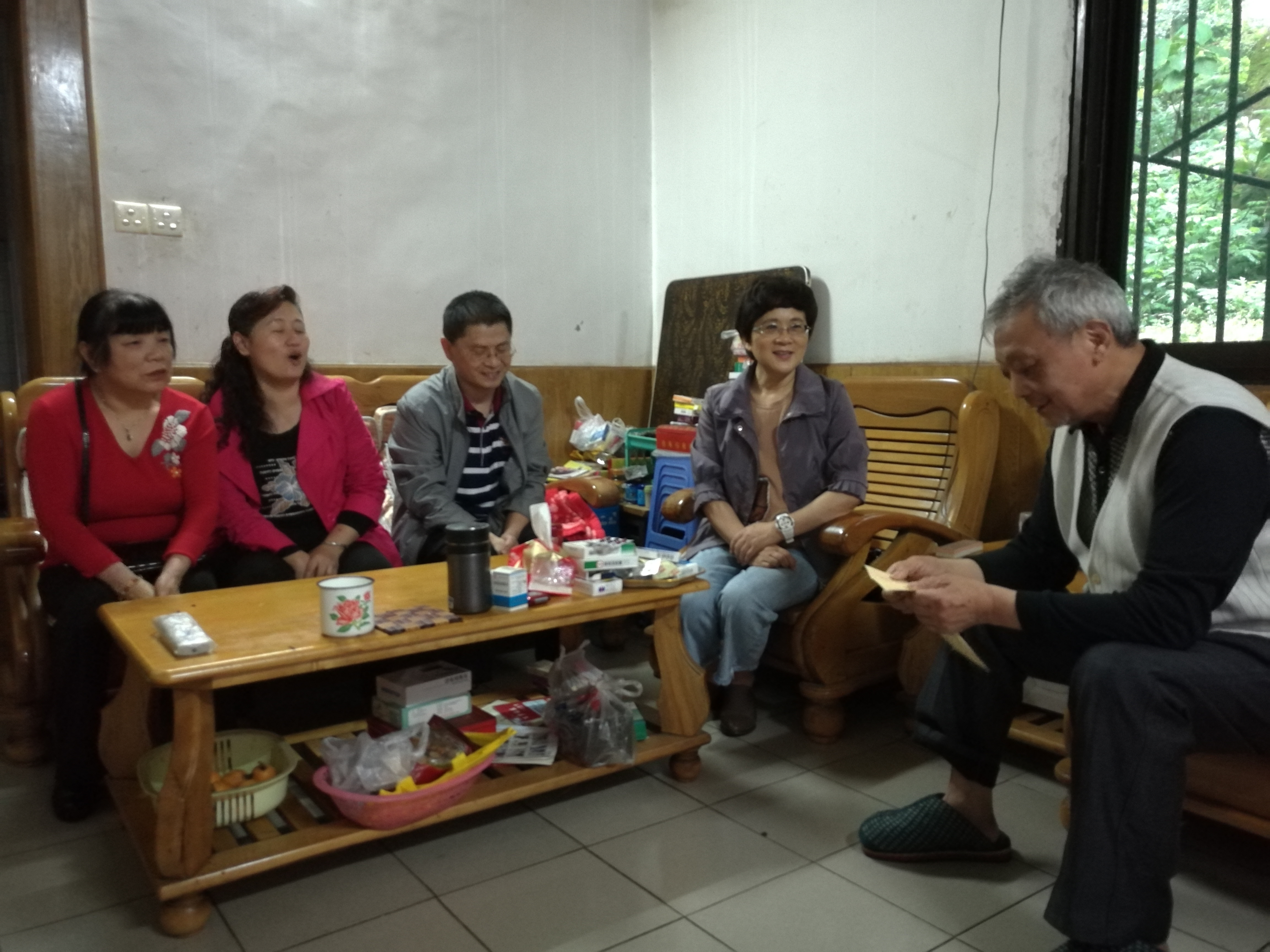 校领导走访慰问特困老同志